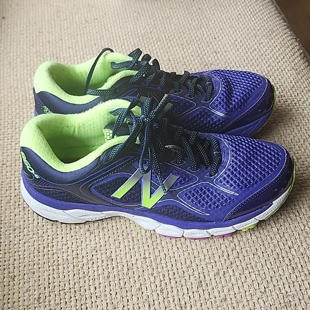 Women's New Balance 860 v6 Size 9B - Picture 2 of 4